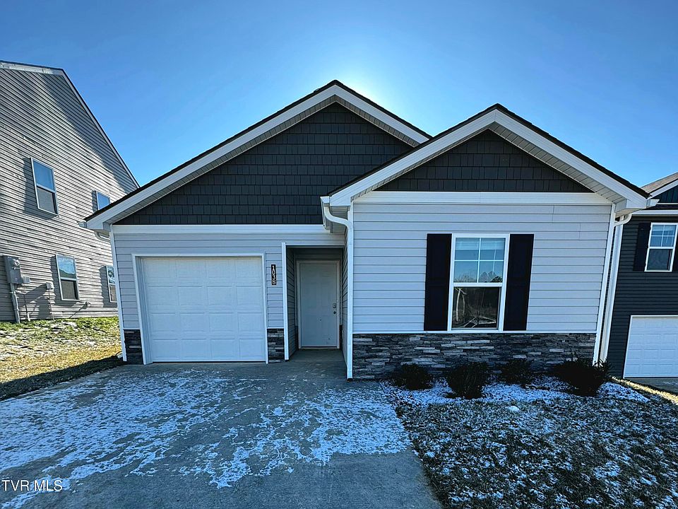 1st image of 1038 Clearwater Ln