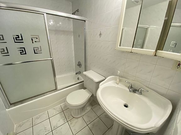 4th image of 24-19 43rd St #3C