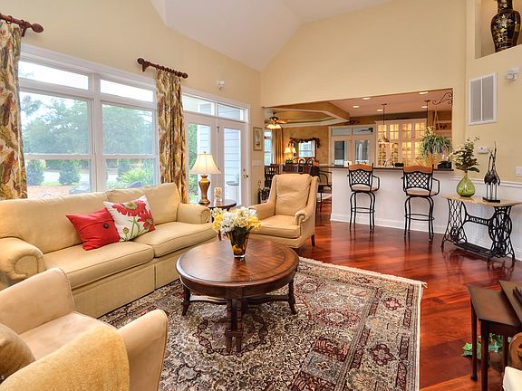 5th image of 3338 St James Drive SE