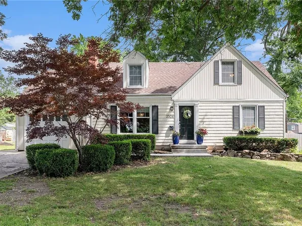 2524 Somerset Dr, Leawood, KS 66206