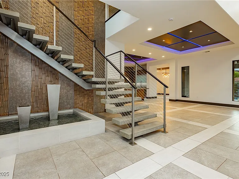 94 Glade Hollow Dr — Photo 3