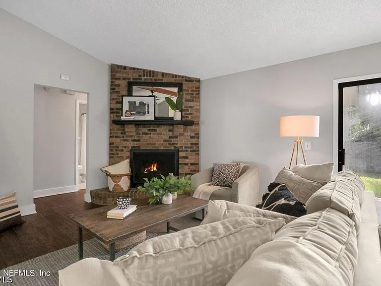 2743 Moorsfield Ln — Photo 2
