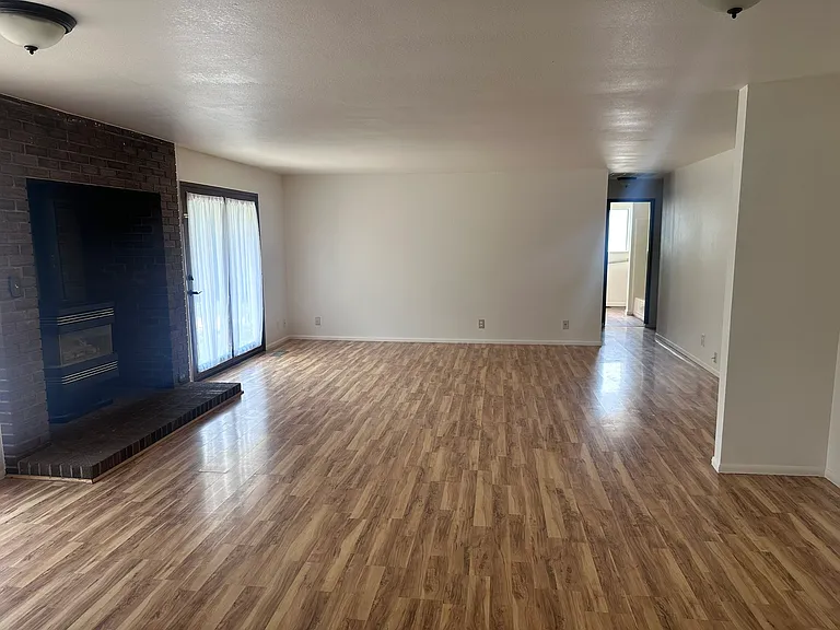 1833 Fern Ave — Photo 4