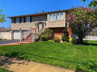 2995 Huntington Ct, Wantagh, NY 11793