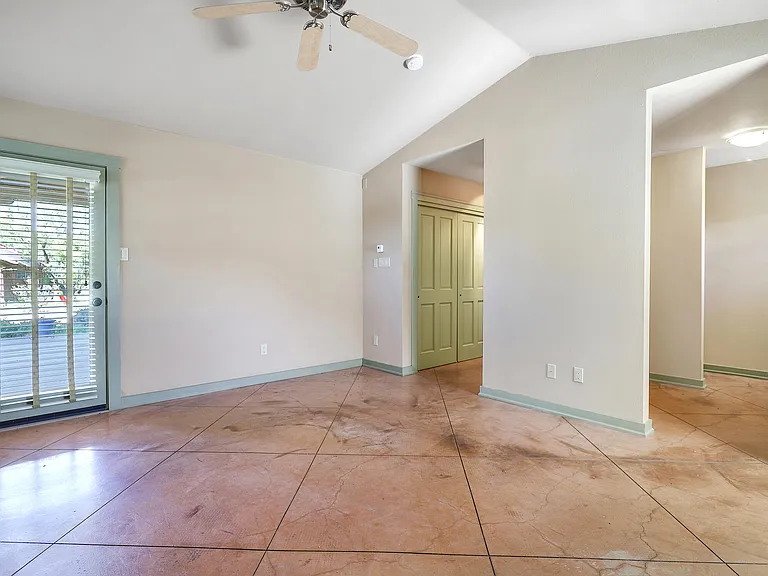 1852 Griegos Rd NW — Photo 10