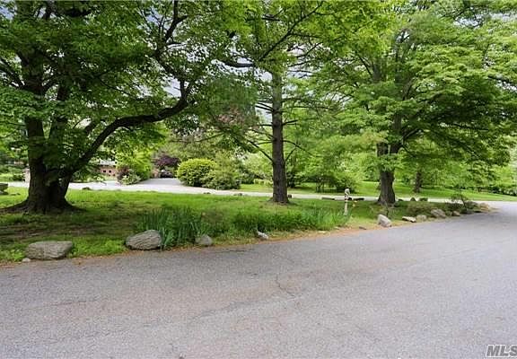 4th image of 30 Fox Hollow Ln
