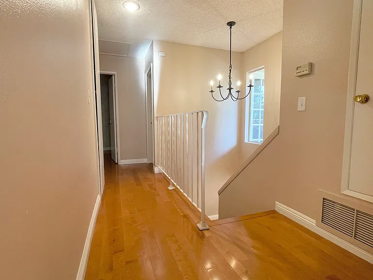Indiana Pl — Photo 18