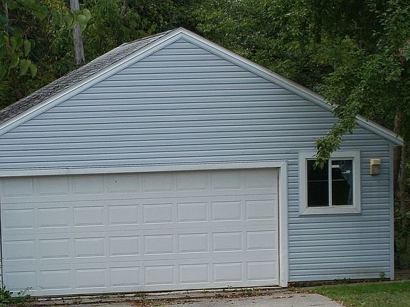 close up detached garage