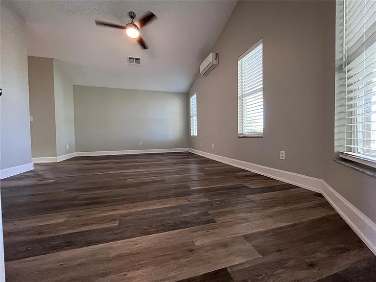 3705 Seminole Dr — Photo 11