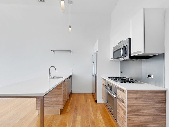 5th image of 305 McGuinness Blvd APT 5F