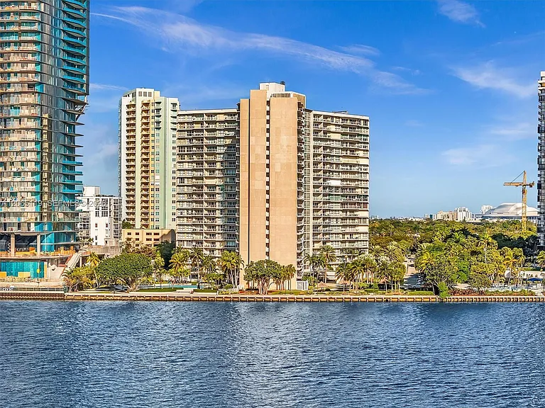 2451 S Brickell Ave #20M — Photo 39