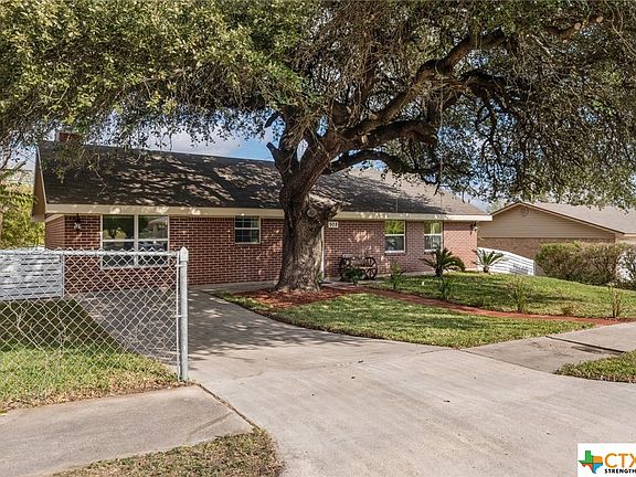 3rd image of 908 Sherry Ln
