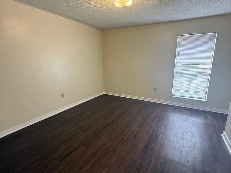 3033 Toulon Dr — Photo 8
