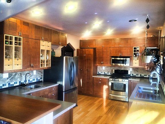 gourmet kitchen