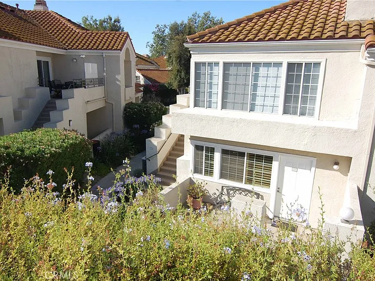 4240 Lost Hills Rd — Photo 3