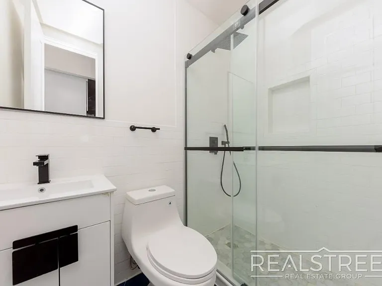 234 24th St #2B — Photo 6