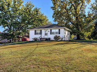 916 S 8th St, Boonville, IN 47601