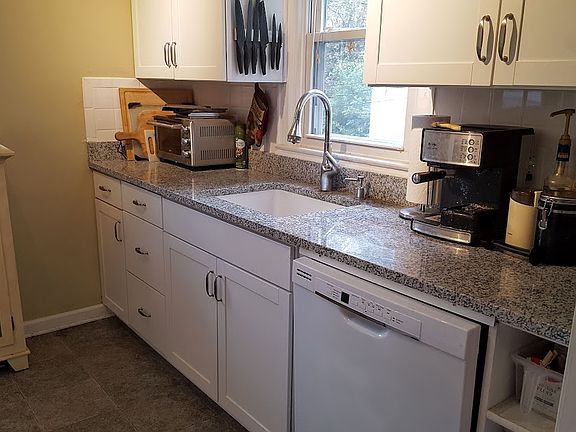 4th image of 120 Beechwood Ave