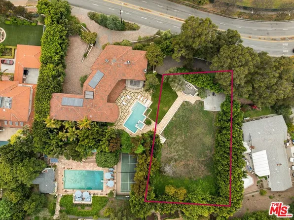 13043 W Sunset Blvd, Los Angeles, CA 90049