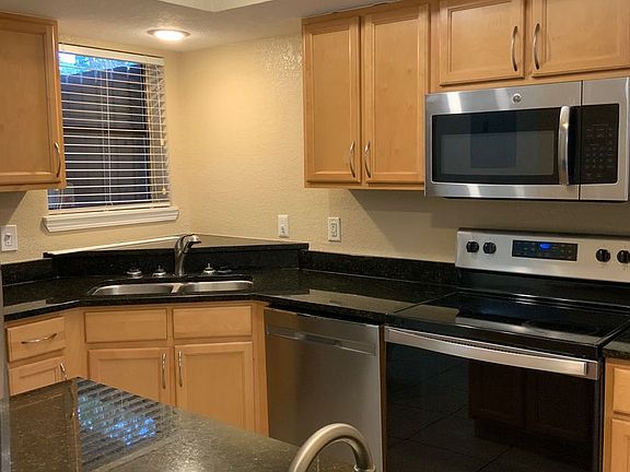 2nd image of 917 Shoreline Cir