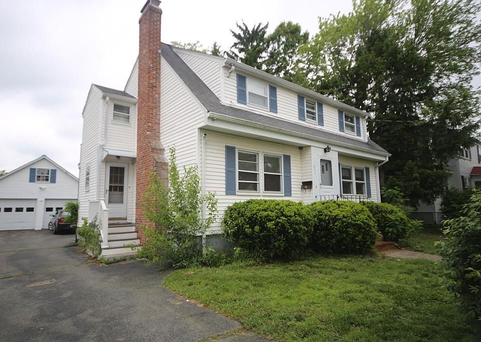 1st image of 471 Pleasant St