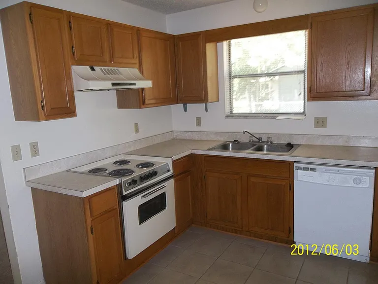 100 Creekwood Cir — Photo 10