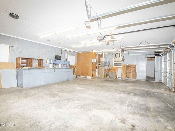 5th image of 800 Foster Dr