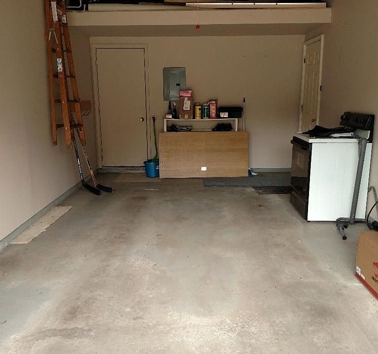 2nd image of 578 Yorkshire Sq