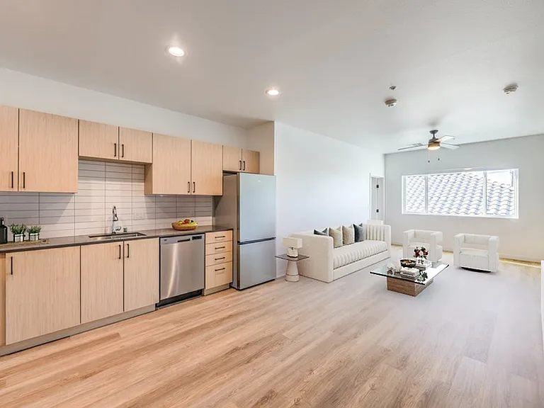627 S 10th St — Photo 18