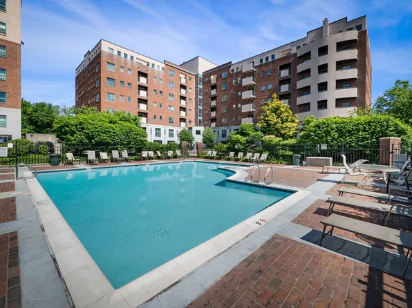 165 Cottage St APT 206, Chelsea, MA 02150