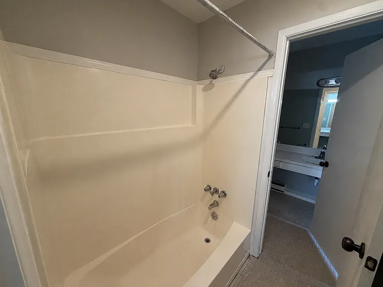44 E Willow St #12 — Photo 8