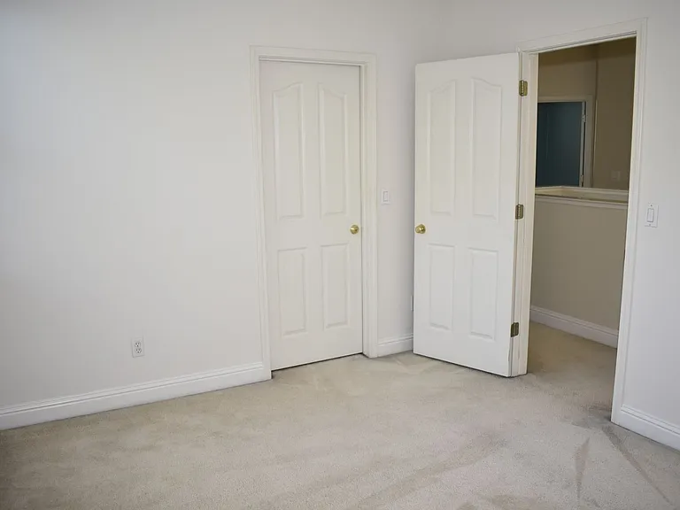 630 Rogers Cir — Photo 23