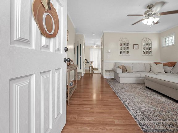 5th image of 2984 Valley Creek Dr