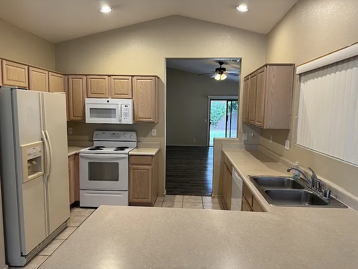 15940 N 86th Ln — Photo 7