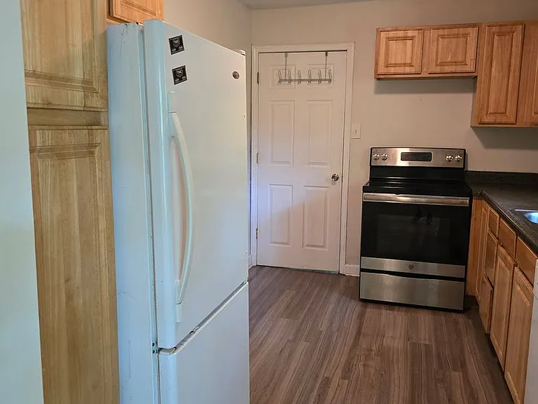 302 Alexander Ave — Photo 7
