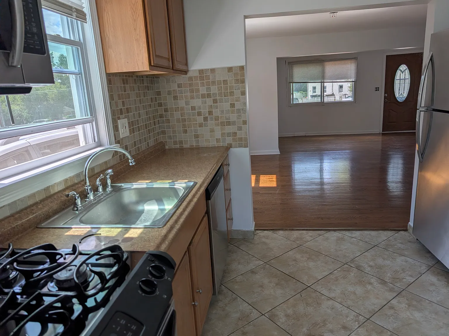 96 Manila Pl — Photo 3