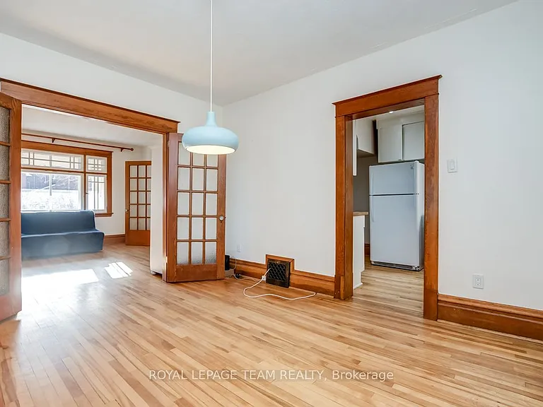 995 Gladstone Ave — Photo 10