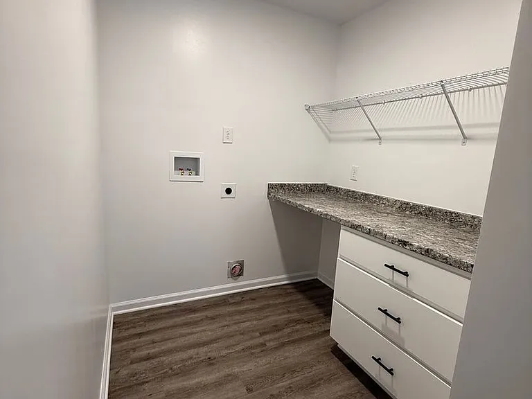 2624 Philip St — Photo 3