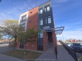 351 Croydon Ave #301, Ottawa, ON K2B 0A4