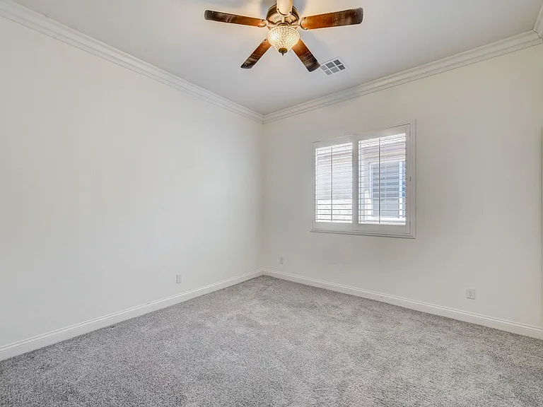 933 Everest Peak Ave — Photo 30