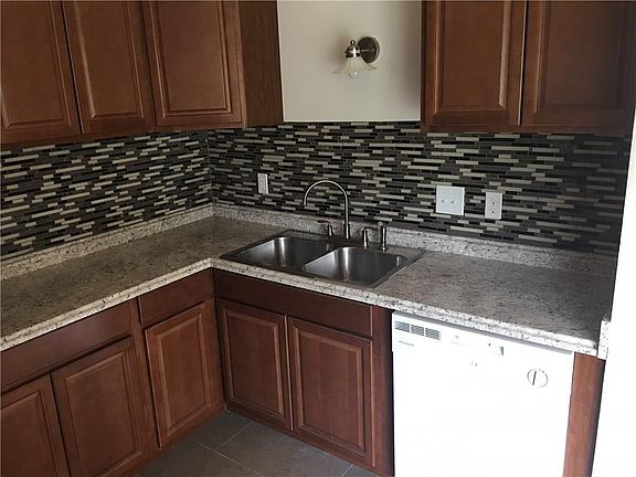 2nd image of 5702 Knoxville Dr