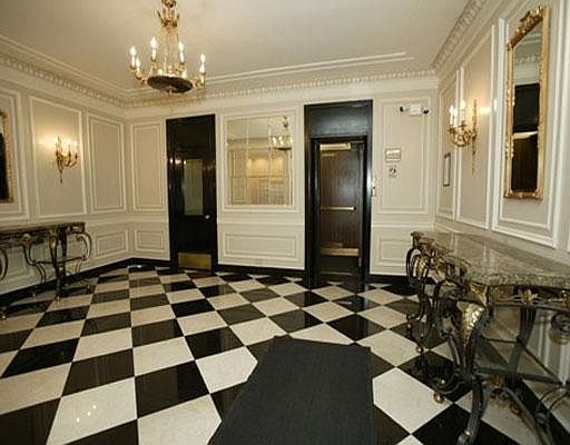 2nd image of 422 W Melrose St APT 907