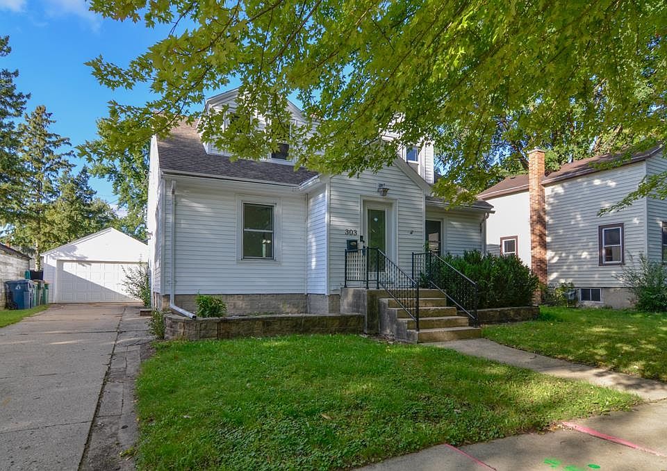 1st image of 303 E 10th St