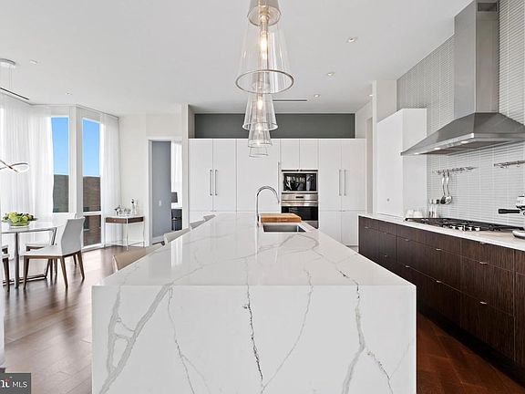 4th image of 500 Walnut St Unit 1400