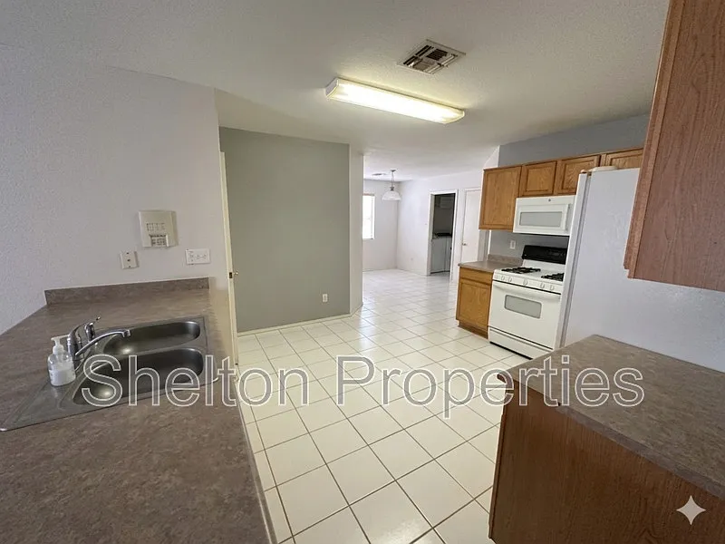 Building Photo - 7391 W Solano Dr N