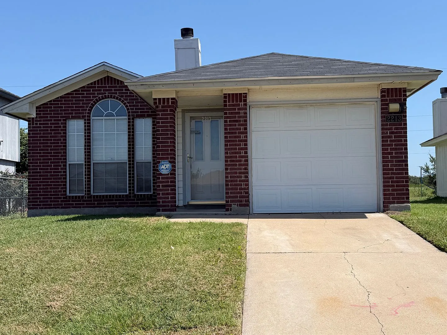 ** Move In Special - $400 Off First Full Months Rent** — Photo 1