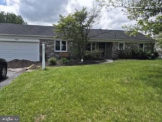 1st image of 434 E Moyer Rd