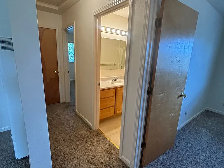 1461 Larissa Cir — Photo 4