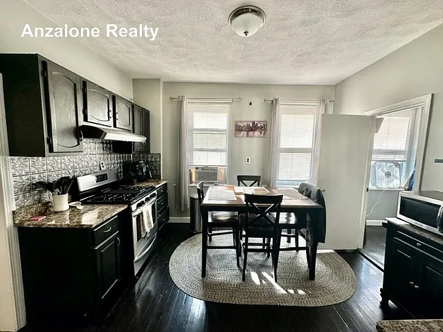 8 Margaret St #2 — Photo 15