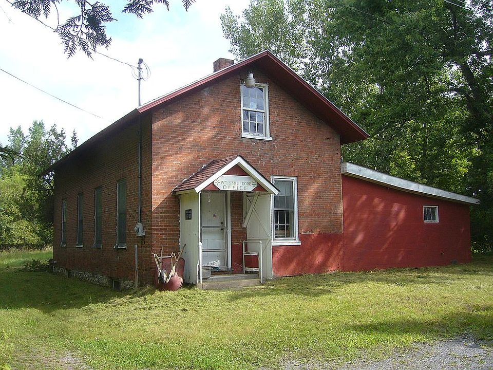 2nd image of 572 Castle St